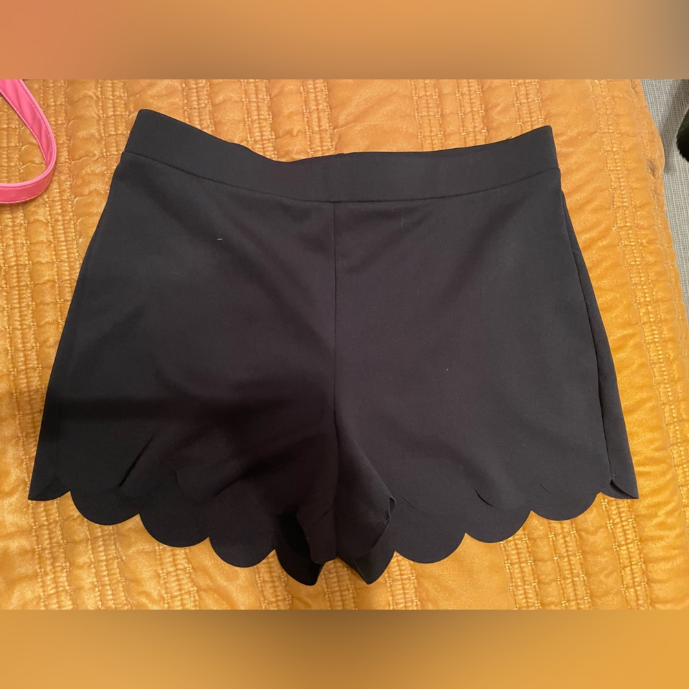 Black Scalloped Hem Express High Waisted shorts